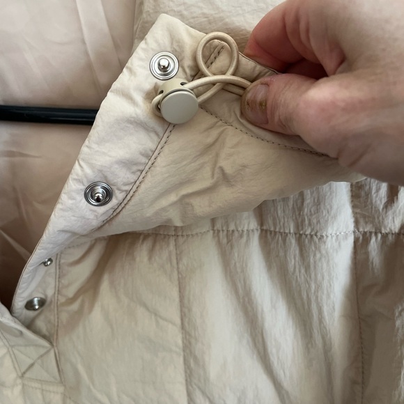 Small NWOT Hooded Kangaroo Pocket Puffer Coat Jacket w/hood; originally $52 - Picture 4 of 6